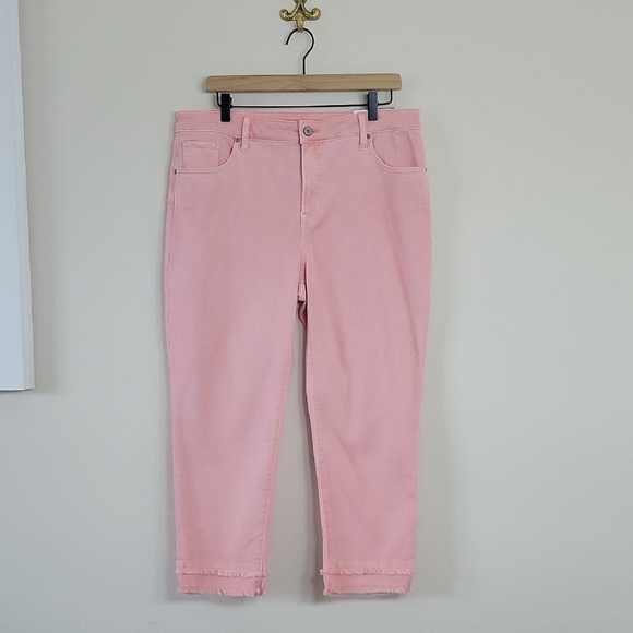 NWT Chico's Pink So Slimming Girlfriend Slim Leg Frayed Hem Crop Jeans Size 14 - Picture 1 of 8